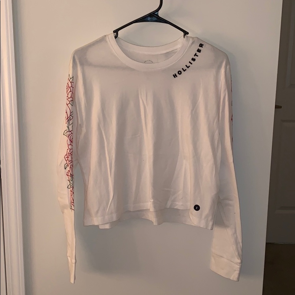 White long sleeved crop